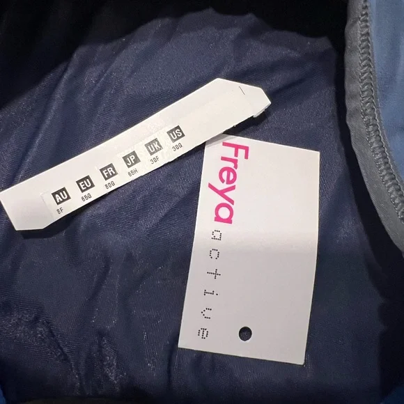 Swimsuit - Picture 6 of 6